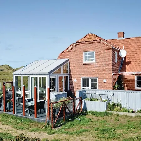 Four-bedroom Holiday In בית נופש *