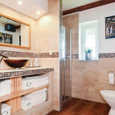 Four-bedroom Holiday In * הבידה סנדה