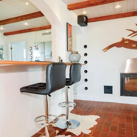 Four-bedroom Holiday In בית נופש