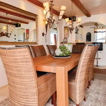 בית נופש Four-bedroom Holiday In *