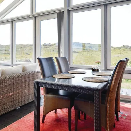 בית נופש Four-bedroom Holiday In *