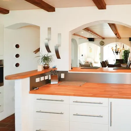 Four-bedroom Holiday In הבידה סנדה