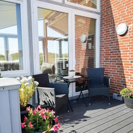 Four-bedroom Holiday In Hvide Sande