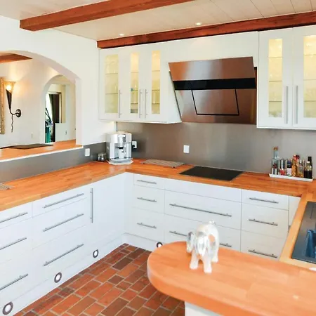 Сasa de vacaciones Four-bedroom Holiday In
