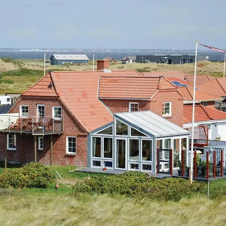 Four-bedroom Holiday In Сasa de vacaciones Hvide Sande